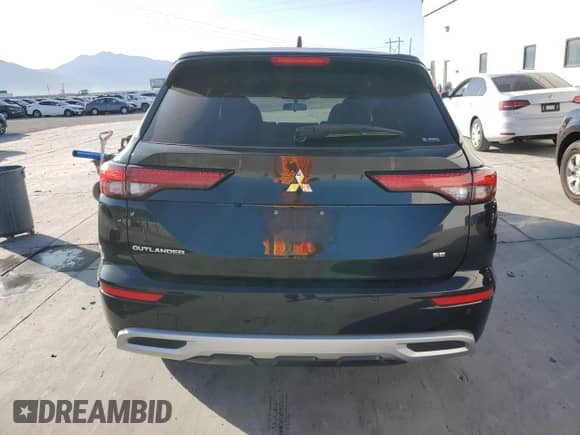 2022 Mitsubishi Outlander SE with VIN JA4J4UA80NZ036367, listed as a Copart auction lot 81323985 with 38,663 mi miles and Salvage title. Bid and sale history available at DreamBid. Image 6.