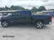 2019 Ram 1500 Laramie z VIN 1C6SRFJT9KN517692, wystawiony jako IAAI lot #43064215 z przebiegiem 134 626 mil mil oraz . Historia ofert i sprzedaży dostępna na DreamBid. Obrazek 14.