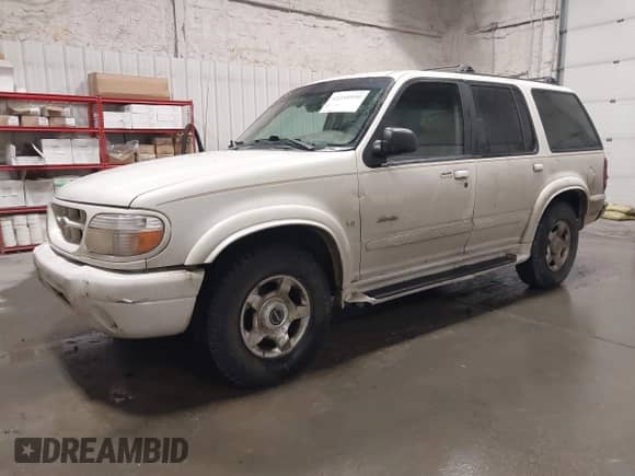 1999 Ford Explorer XLT с VIN 1FMZU32P3XZA27511, выставлен на аукционе IAAI как лот 42238950 с пробегом 227 102 миль миль и . История ставок и продаж доступна на DreamBid. Изображение 2.