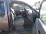 2005 Nissan Frontier Nismo z VIN 1N6AD07W25C465319, wystawiony jako IAAI lot #43473392 z przebiegiem 177 105 mil mil oraz . Historia ofert i sprzedaży dostępna na DreamBid. Obrazek 5.