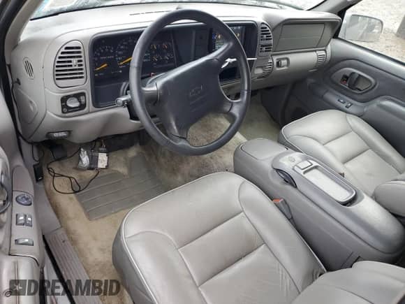 1997 Chevrolet Tahoe z VIN 3GNEK18R7VG115312, wystawiony jako Copart lot #89409665 z przebiegiem 187 159 mil mil oraz Szkoda całkowita • Salvage title. Historia ofert i sprzedaży dostępna na DreamBid. Obrazek 8.