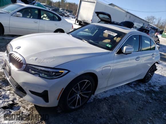 2021 BMW 3 Series 330e xDrive с VIN 3MW5P9J04M8B96800, выставлен на аукционе Copart как лот 70958342 с пробегом 6 118 миль миль и . История ставок и продаж доступна на DreamBid. Изображение 1.