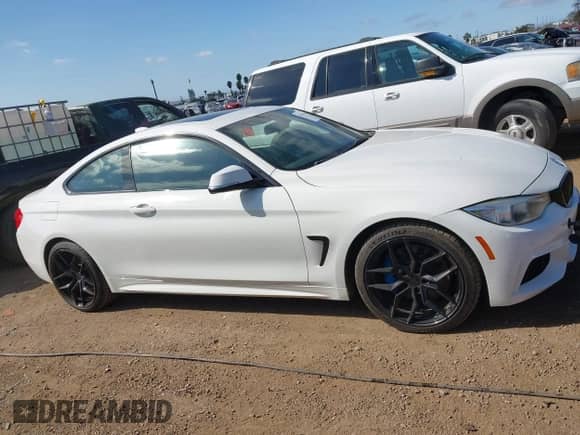 2014 BMW 4 Series 435i xDrive с VIN WBA3R5C57EK188516, выставлен на аукционе IAAI как лот 43534414 с пробегом 114 786 миль миль и . История ставок и продаж доступна на DreamBid. Изображение 13.