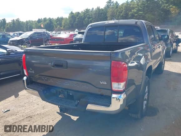 2017 Toyota Tacoma SR5 with VIN 3TMCZ5AN0HM102398, listed as a IAAI auction lot 43141321 with 136,440 mi miles and . Bid and sale history available at DreamBid. Image 4.