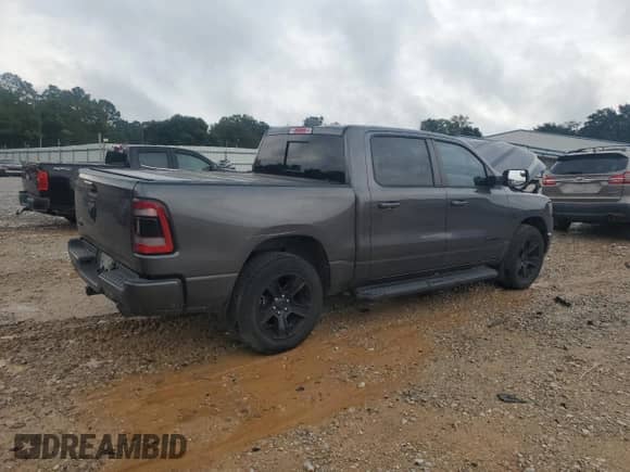 2021 Ram 1500 Big Horn z VIN 1C6RREFT5MN684216, wystawiony jako Copart lot #70732315 z przebiegiem 76 077 mil mil oraz Szkoda całkowita • Salvage title. Historia ofert i sprzedaży dostępna na DreamBid. Obrazek 3.