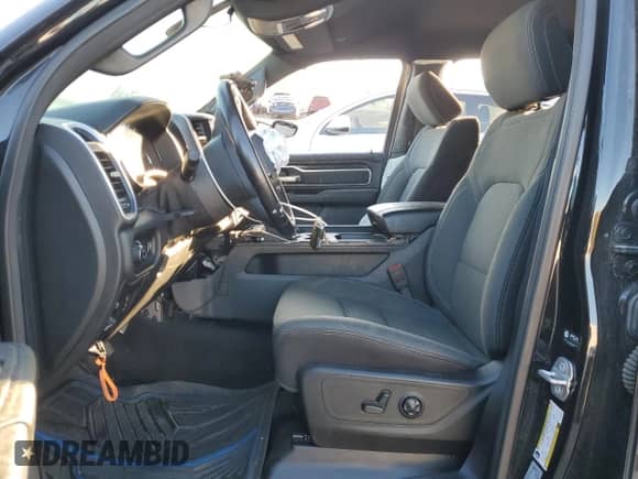 2021 Ram 1500 Big Horn z VIN 1C6RRFFGXMN826763, wystawiony jako Copart lot #85667605 z przebiegiem 32 939 mil mil oraz Czysty tytuł • Clean title. Historia ofert i sprzedaży dostępna na DreamBid. Obrazek 7.