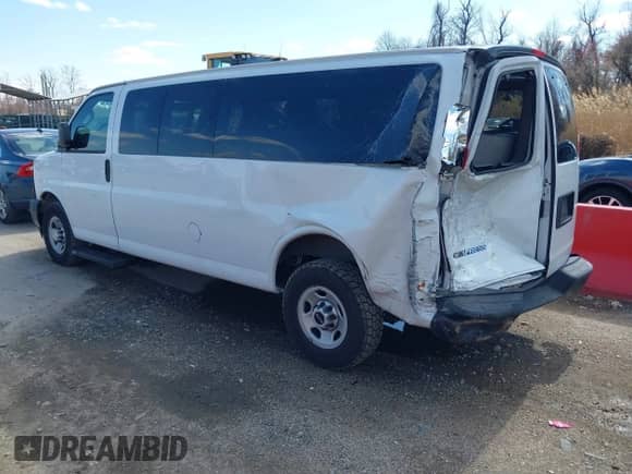 2017 Chevrolet Express Passenger LS с VIN 1GAZGNFF2H1106122, выставлен на аукционе IAAI как лот 41813900 с пробегом 128 958 миль миль и . История ставок и продаж доступна на DreamBid. Изображение 3.