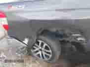 2017 Toyota Tundra SR5 z VIN 5TFEW5F15HX220755, wystawiony jako IAAI lot #42678941 z przebiegiem 188 368 mil mil oraz . Historia ofert i sprzedaży dostępna na DreamBid. Obrazek 6.