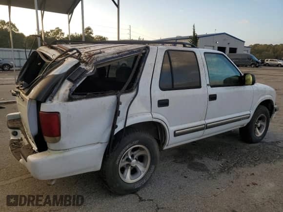 2000 Chevrolet Blazer LT with VIN 1GNCS13W6Y2181741, listed as a Copart auction lot 77990304 with 188,281 mi miles and Salvage title. Bid and sale history available at DreamBid. Image 3.