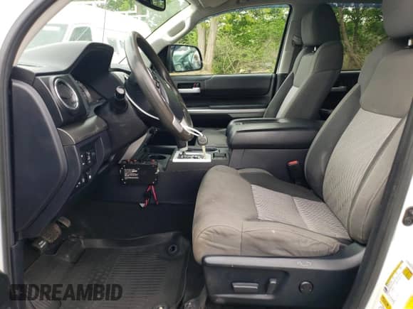 2017 Toyota Tundra SR5 z VIN 5TFDY5F12HX646120, wystawiony jako Copart lot #57029305 z przebiegiem 114 237 mil mil oraz Szkoda całkowita • Salvage title. Historia ofert i sprzedaży dostępna na DreamBid. Obrazek 7.