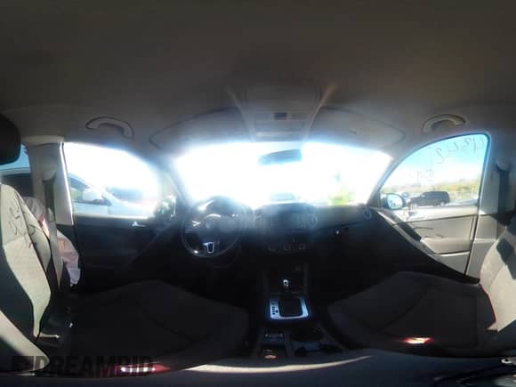 2015 Volkswagen Tiguan S с VIN WVGAV7AXXFW615196, выставлен на аукционе IAAI как лот 43425962 с пробегом 119 296 миль миль и . История ставок и продаж доступна на DreamBid. Изображение 18.