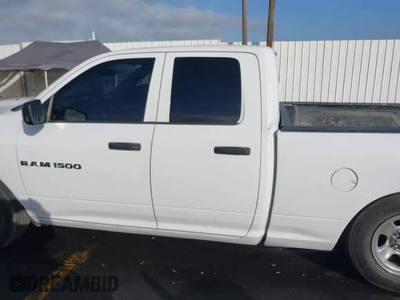 2012 Ram 1500 Tradesman z VIN 1C6RD6FP8CS231893, wystawiony jako IAAI lot #41097504 z przebiegiem 131 717 mil mil oraz . Historia ofert i sprzedaży dostępna na DreamBid. Obrazek 14.