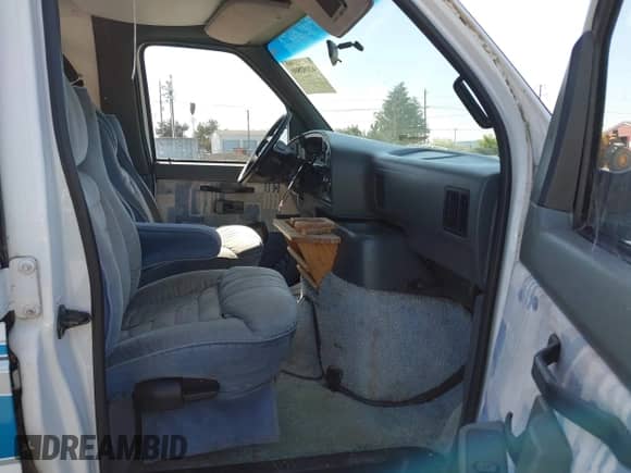 1996 Ford Econoline Cargo with VIN 1FDHS24H9THA55752, listed as a IAAI auction lot 42052800 with 117,680 mi miles and . Bid and sale history available at DreamBid. Image 5.