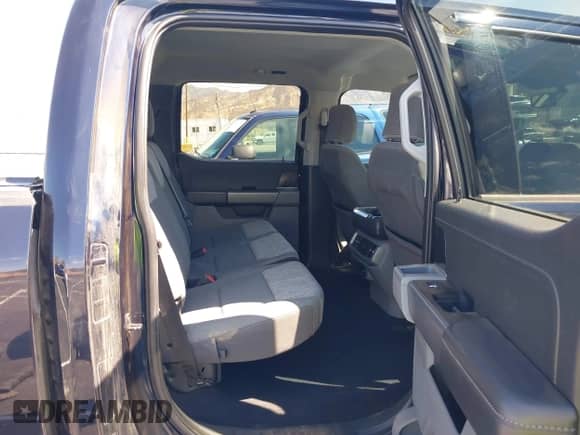 2023 Ford F-150 XLT с VIN 1FTFW1E89PKE05060, выставлен на аукционе IAAI как лот 43299204 с пробегом 79 389 миль миль и . История ставок и продаж доступна на DreamBid. Изображение 8.