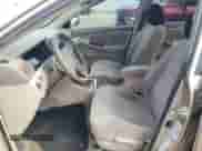 2005 Toyota Corolla CE z VIN 1NXBR32E95Z347900, wystawiony jako Copart lot #87279575 z przebiegiem 221 536 mil mil oraz Szkoda całkowita • Salvage title. Historia ofert i sprzedaży dostępna na DreamBid. Obrazek 7.