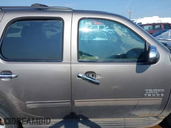 2013 Chevrolet Tahoe LT with VIN 1GNSCBE09DR139704, listed as a IAAI auction lot 42720429 with 218,019 mi miles and . Bid and sale history available at DreamBid. Image 13.