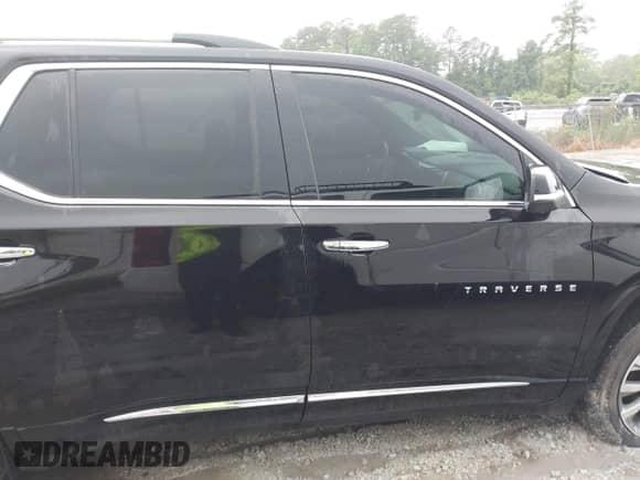 2023 Chevrolet Traverse Premier z VIN 1GNERKKW7PJ273618, wystawiony jako IAAI lot #42180117 z przebiegiem 38 082 mil mil oraz . Historia ofert i sprzedaży dostępna na DreamBid. Obrazek 13.