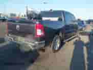 2020 Ram 1500 Big Horn z VIN 1C6RREFT7LN401927, wystawiony jako IAAI lot #42141276 z przebiegiem 52 221 mil mil oraz . Historia ofert i sprzedaży dostępna na DreamBid. Obrazek 4.