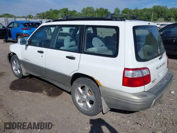 2001 Subaru Forester S z VIN JF1SF65581H755520, wystawiony jako IAAI lot #42322293 z przebiegiem 195 820 mil mil oraz . Historia ofert i sprzedaży dostępna na DreamBid. Obrazek 3.