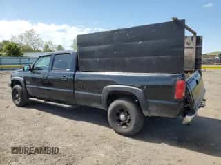 2005 Chevrolet Silverado 3500 SRW LT z VIN 1GCHK332X5F904678, wystawiony jako Copart lot #56480865 z przebiegiem 214 863 mil mil oraz Szkoda całkowita • Salvage title. Historia ofert i sprzedaży dostępna na DreamBid. Obrazek 2.