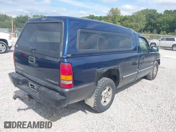 2000 Chevrolet Silverado 1500 LS with VIN 1GCEC14T6YE339772, listed as a IAAI auction lot 43111726 with 162,701 mi miles and . Bid and sale history available at DreamBid. Image 4.