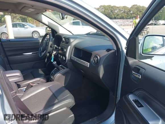 2014 Jeep Compass Latitude с VIN 1C4NJDEB3ED537241, выставлен на аукционе IAAI как лот 43292757 с пробегом 63 406 миль миль и . История ставок и продаж доступна на DreamBid. Изображение 5.