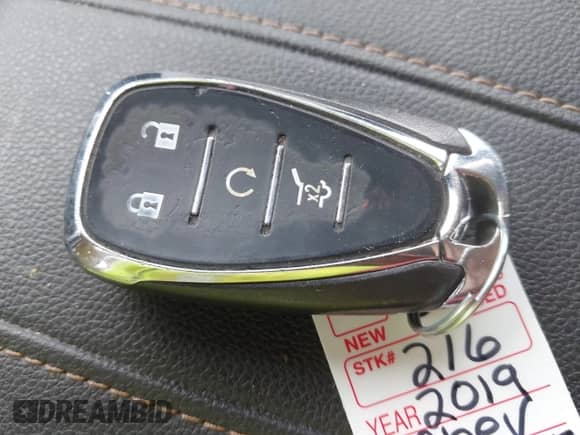 2019 Chevrolet Traverse LT with VIN 1GNEVHKW4KJ305528, listed as a IAAI auction lot 42450587 with 101,998 mi miles and . Bid and sale history available at DreamBid. Image 11.