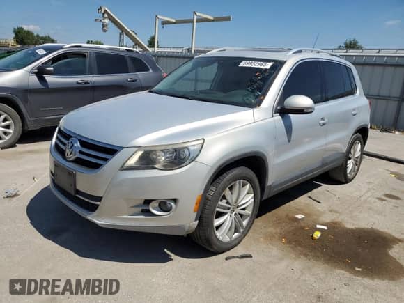 2010 Volkswagen Tiguan SE с VIN WVGBV7AXXAW529755, выставлен на аукционе Copart как лот 69952965 с пробегом 142 642 миль миль и Списание • Salvage title. История ставок и продаж доступна на DreamBid. Изображение 1.