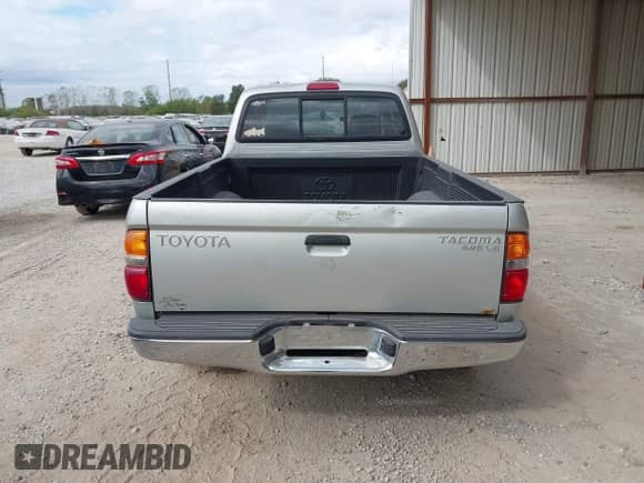 2002 Toyota Tacoma z VIN 5TEWN72N12Z127288, wystawiony jako IAAI lot #43390099 z przebiegiem 249 449 mil mil oraz . Historia ofert i sprzedaży dostępna na DreamBid. Obrazek 16.