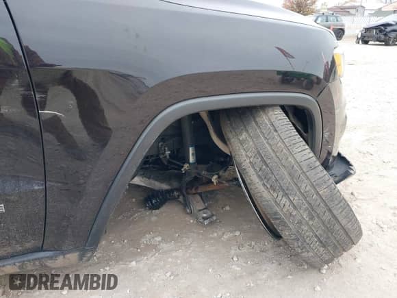 2019 Jeep Grand Cherokee Limited X with VIN 1C4RJFBG3KC637211, listed as a IAAI auction lot 40964270 with 41,611 mi miles and . Bid and sale history available at DreamBid. Image 6.