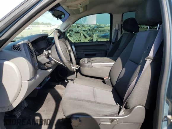 2012 Chevrolet Silverado 1500 LS z VIN 3GCPCREA1CG224955, wystawiony jako Copart lot #68713195 z przebiegiem 105 680 mil mil oraz Szkoda całkowita • Salvage title. Historia ofert i sprzedaży dostępna na DreamBid. Obrazek 7.