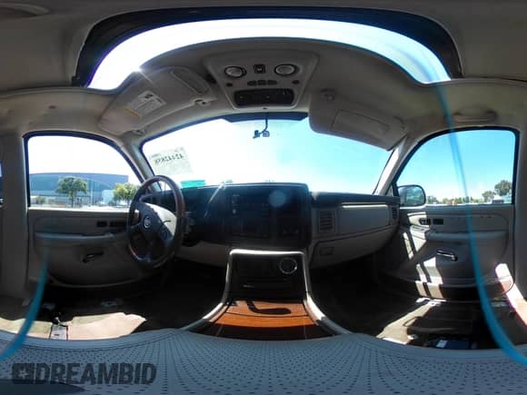 2004 Cadillac Escalade z VIN 1GYEK63N74R300804, wystawiony jako IAAI lot #42442858 z przebiegiem Nie podano mil oraz . Historia ofert i sprzedaży dostępna na DreamBid. Obrazek 18.