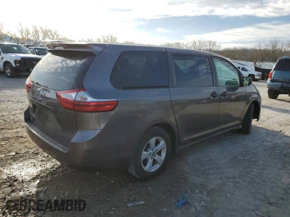 2018 Toyota Sienna L with VIN 5TDZZ3DCXJS931025, listed as a Copart auction lot 49206645 with 141,125 mi miles and Clean title. Bid and sale history available at DreamBid. Image 3.