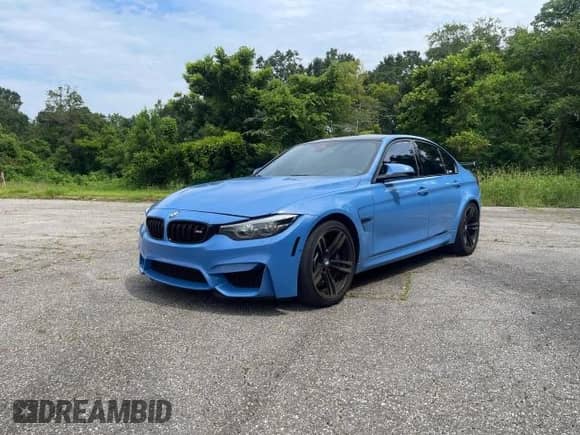2017 BMW M3 z VIN WBS8M9C30H5G85547, wystawiony jako Copart lot #65657175 z przebiegiem 50 160 mil mil oraz Czysty tytuł • Clean title. Historia ofert i sprzedaży dostępna na DreamBid. Obrazek 2.