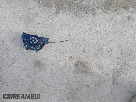 2014 Hyundai Veloster z VIN KMHTC6AD0EU204382, wystawiony jako IAAI lot #40287015 z przebiegiem 110 460 mil mil oraz . Historia ofert i sprzedaży dostępna na DreamBid. Obrazek 12.