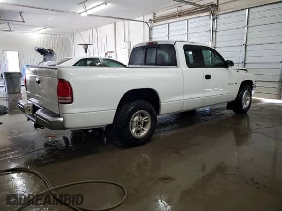2000 Dodge Dakota Sport with VIN 1B7GL22N6YS677726, listed as a Copart auction lot 86621904 with 139,403 mi miles and Salvage title. Bid and sale history available at DreamBid. Image 3.