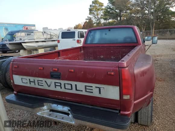 1992 Chevrolet Silverado 3500 с VIN 2GBHC39N1N1190045, выставлен на аукционе Copart как лот 78150314 с пробегом 144 402 миль миль и Списание • Salvage title. История ставок и продаж доступна на DreamBid. Изображение 6.