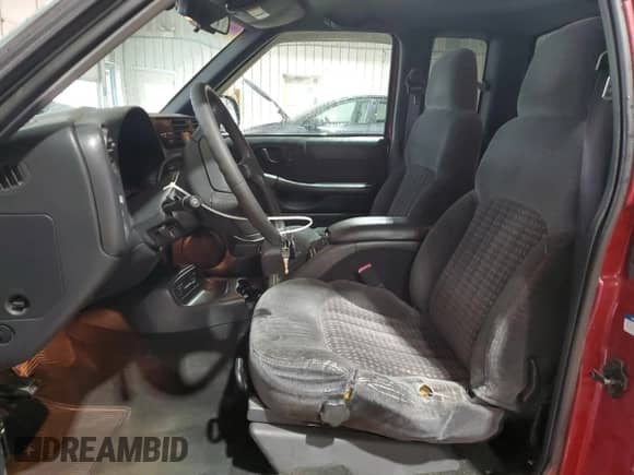 1998 Chevrolet S-10 LS with VIN 1GCCT19W4W8206451, listed as a Copart auction lot 68426025 with 122,766 mi miles and Salvage title. Bid and sale history available at DreamBid. Image 7.