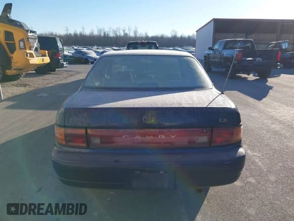 1994 Toyota Camry LE z VIN 4T1SK12EXRU374215, wystawiony jako IAAI lot #41581093 z przebiegiem 80 397 mil mil oraz . Historia ofert i sprzedaży dostępna na DreamBid. Obrazek 16.
