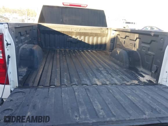 2022 Chevrolet Silverado 1500 Custom Trail Boss z VIN 3GCPDCEDXNG573426, wystawiony jako IAAI lot #41034684 z przebiegiem 29 033 mil mil oraz . Historia ofert i sprzedaży dostępna na DreamBid. Obrazek 17.