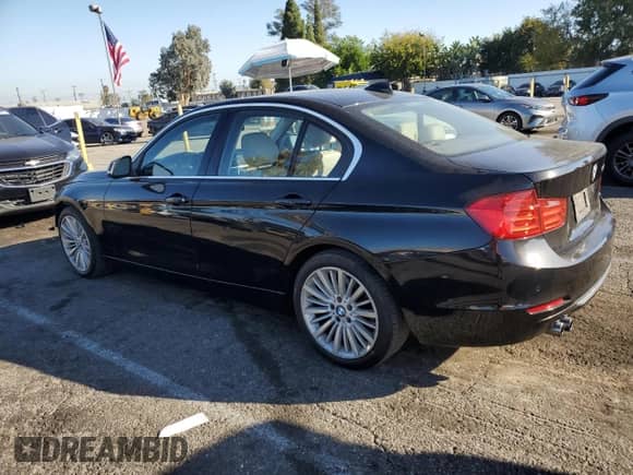 2015 BMW 3 Series 328i с VIN WBA3C1C52FK119759, выставлен на аукционе Copart как лот 86193755 с пробегом 94 495 миль миль и Списание • Salvage title. История ставок и продаж доступна на DreamBid. Изображение 2.
