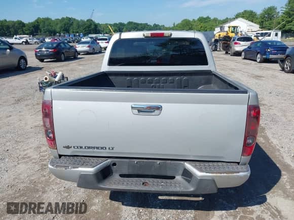 2010 Chevrolet Colorado 1LT z VIN 1GCDSCDE7A8140360, wystawiony jako IAAI lot #42660572 z przebiegiem 147 641 mil mil oraz . Historia ofert i sprzedaży dostępna na DreamBid. Obrazek 16.