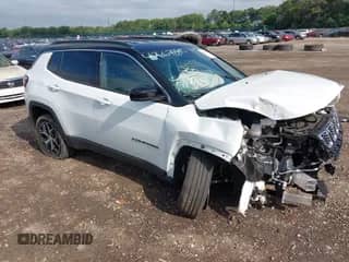 2024 Jeep Compass Limited z VIN 3C4NJDCN1RT159871, wystawiony jako IAAI lot #42667880 z przebiegiem 9 440 mil mil oraz . Historia ofert i sprzedaży dostępna na DreamBid. Obrazek 1.