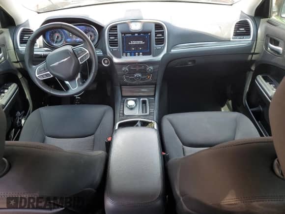 2020 Chrysler 300 Touring L с VIN 2C3CCAAG0LH250011, выставлен на аукционе Copart как лот 49415625 с пробегом 67 259 миль миль и Списание • Salvage title. История ставок и продаж доступна на DreamBid. Изображение 8.