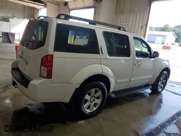 2011 Nissan Pathfinder LE z VIN 5N1AR1NB5BC621225, wystawiony jako Copart lot #71475535 z przebiegiem 199 002 mil mil oraz Szkoda całkowita • Salvage title. Historia ofert i sprzedaży dostępna na DreamBid. Obrazek 3.