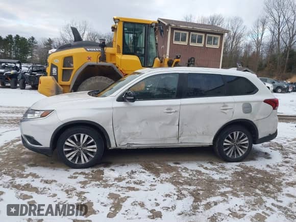 2020 Mitsubishi Outlander ES с VIN JA4AZ3A37LZ008157, выставлен на аукционе IAAI как лот 41110526 с пробегом 70 152 миль миль и . История ставок и продаж доступна на DreamBid. Изображение 14.