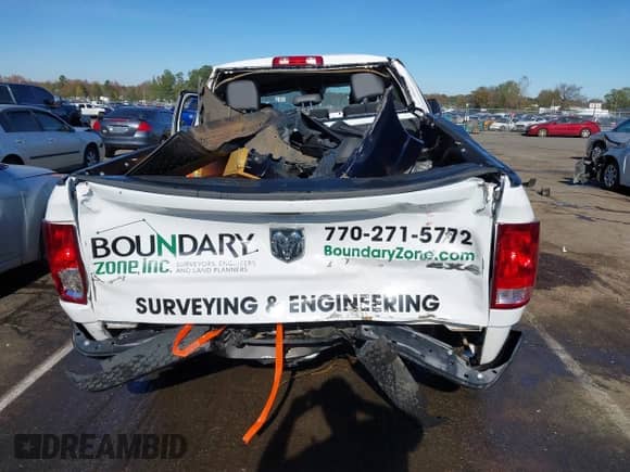 2023 Ram 1500 Tradesman z VIN 1C6RR7FT1PS539885, wystawiony jako IAAI lot #40842942 z przebiegiem 11 753 mil mil oraz . Historia ofert i sprzedaży dostępna na DreamBid. Obrazek 17.