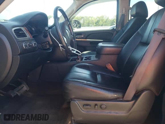2011 Chevrolet Avalanche LT с VIN 3GNTKFE31BG281776, выставлен на аукционе Copart как лот 69944325 с пробегом 127 239 миль миль и Списание • Salvage title. История ставок и продаж доступна на DreamBid. Изображение 7.