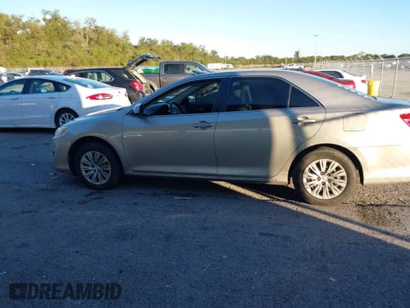 2014 Toyota Camry SE с VIN 4T1BF1FK0EU406569, выставлен на аукционе IAAI как лот 43573517 с пробегом 159 362 миль миль и . История ставок и продаж доступна на DreamBid. Изображение 14.