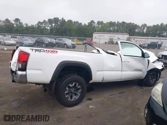 2018 Toyota Tacoma SR5 z VIN 5TFSZ5AN9JX161137, wystawiony jako IAAI lot #42857176 z przebiegiem Nie podano mil oraz . Historia ofert i sprzedaży dostępna na DreamBid. Obrazek 13.